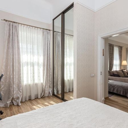 Elegant Apartment In Historical Centre & Free Locked Parking Rīga Exterior foto