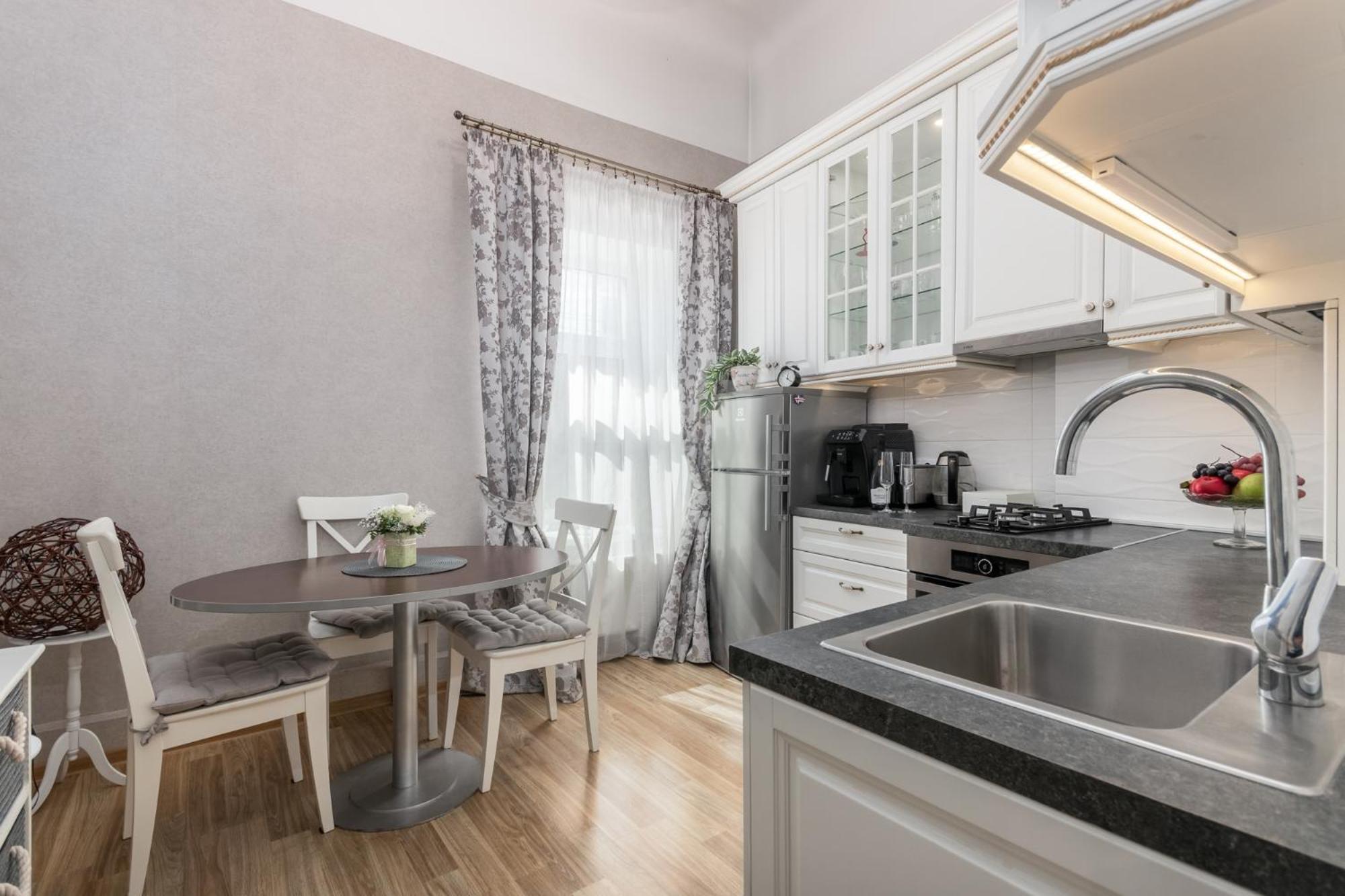 Elegant Apartment In Historical Centre & Free Locked Parking Rīga Exterior foto